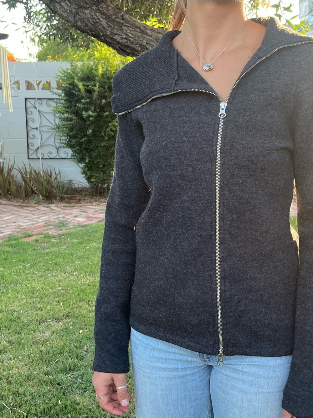 Kuhl Merino Wool dark gray sweater. Front zip. Large Collar. Size Sm